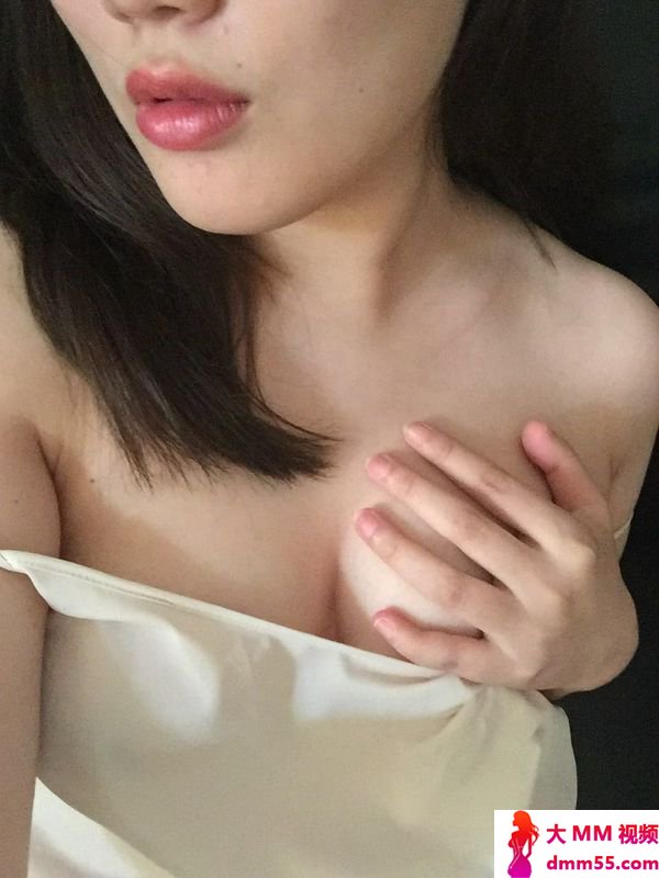 骚同事下班后在办公室发浪