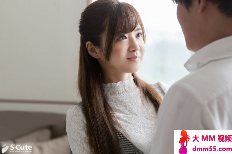 容姿端丽美人藏害羞