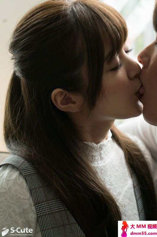 容姿端丽美人藏害羞