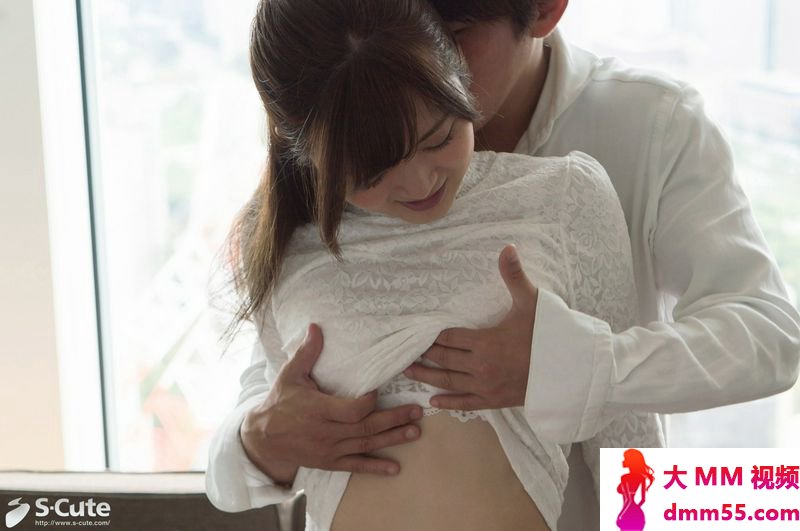 容姿端丽美人藏害羞