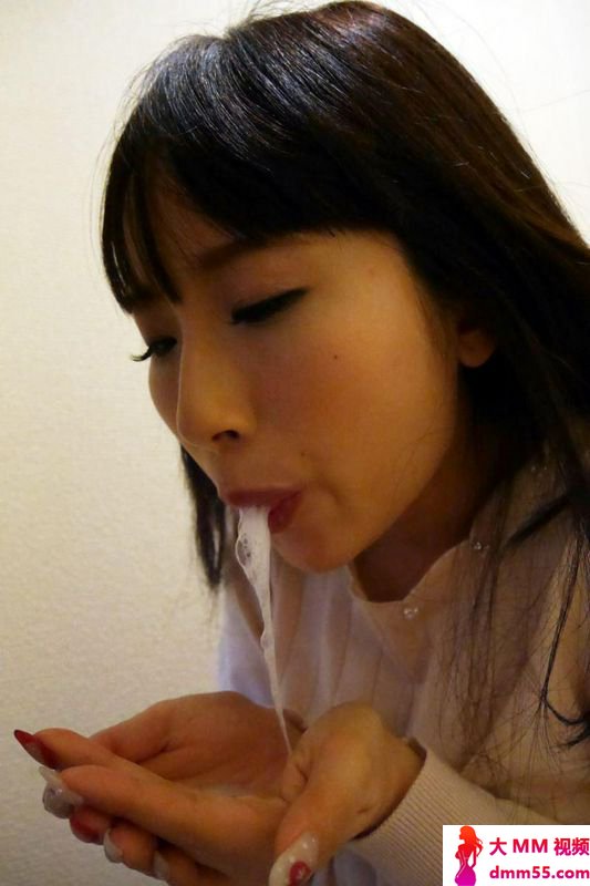 下班空姐美咻结衣穿上男友的衬衫做爱