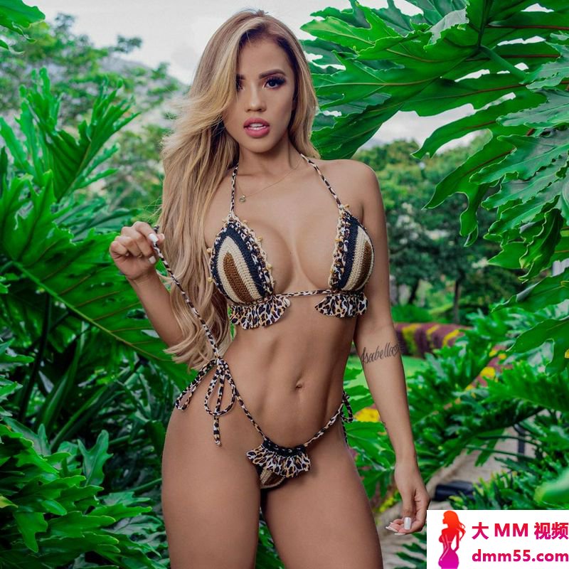 KarinaGarcía诱人焦糖肌的异彩