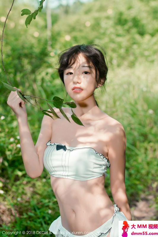 日系美女仓井优香户外露出清新养眼
