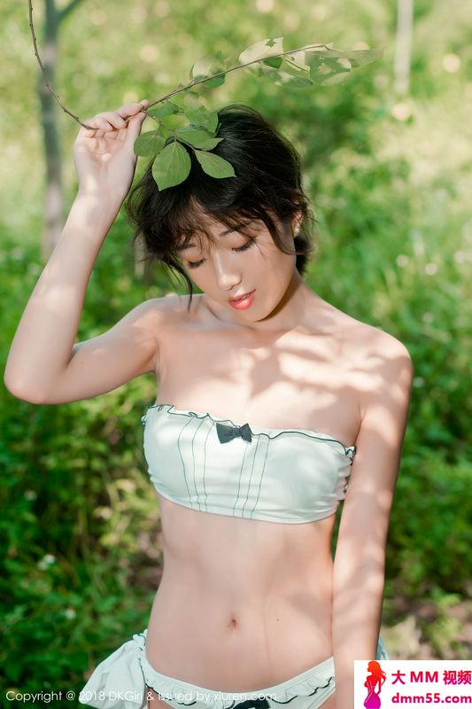 日系美女仓井优香户外露出清新养眼