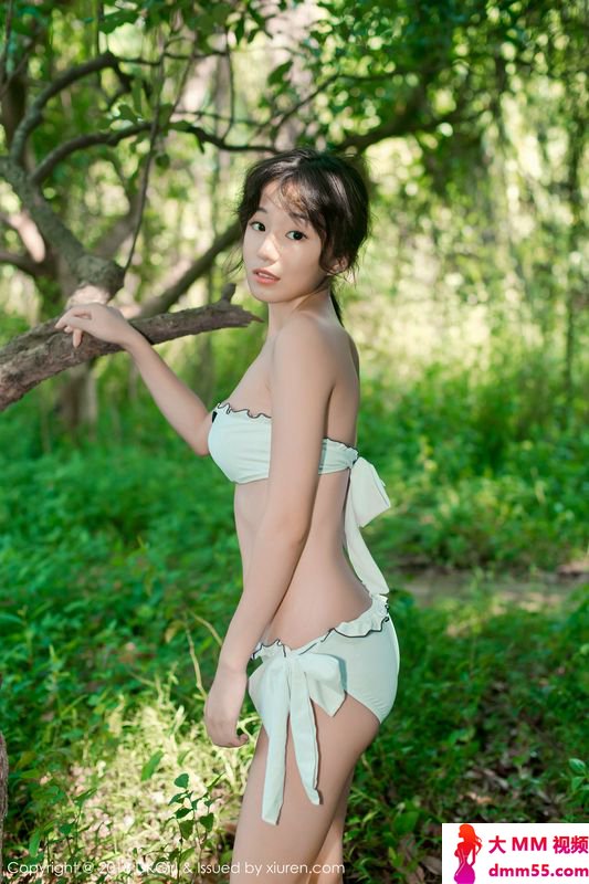 日系美女仓井优香户外露出清新养眼
