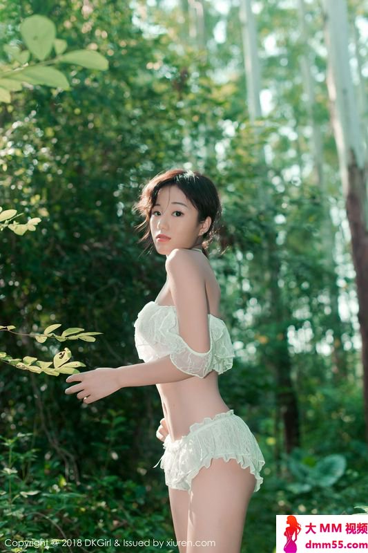 日系美女仓井优香户外露出清新养眼