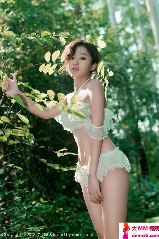 日系美女仓井优香户外露出清新养眼