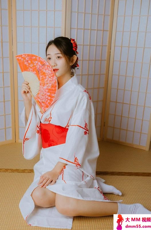 日系美女性感撩人私房写真图