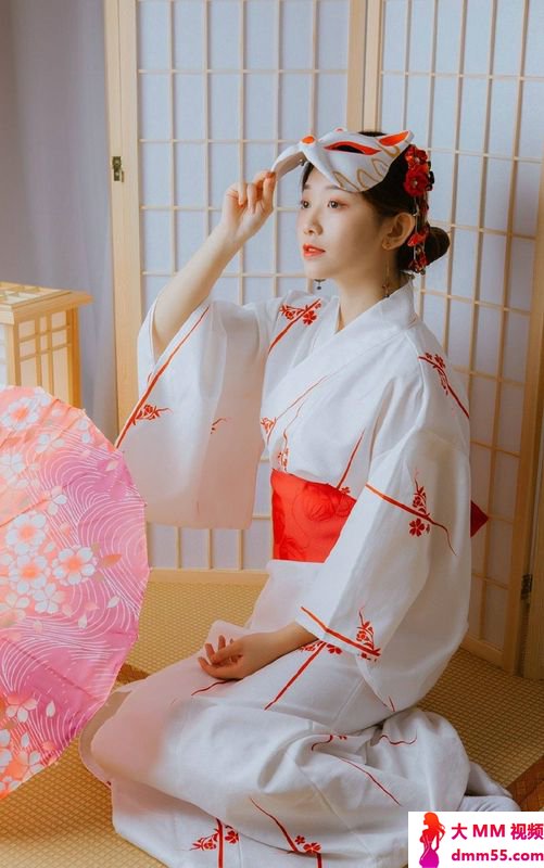 日系美女性感撩人私房写真图