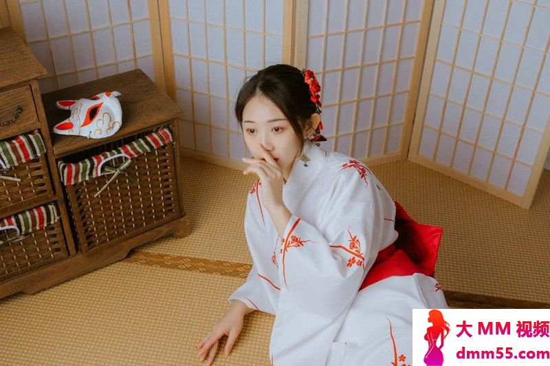日系美女性感撩人私房写真图