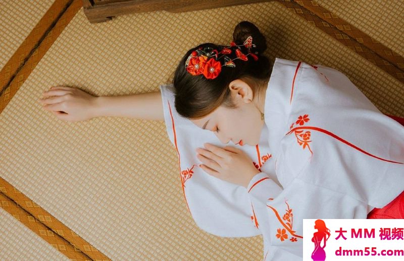 日系美女性感撩人私房写真图