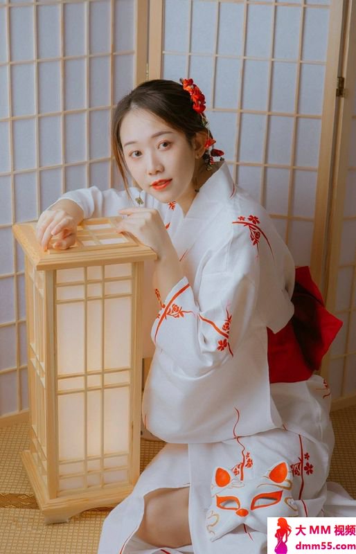 日系美女性感撩人私房写真图