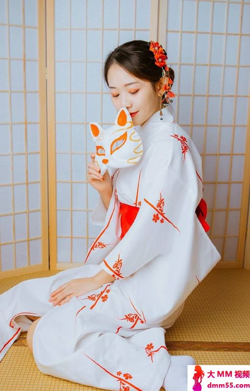 日系美女性感撩人私房写真图