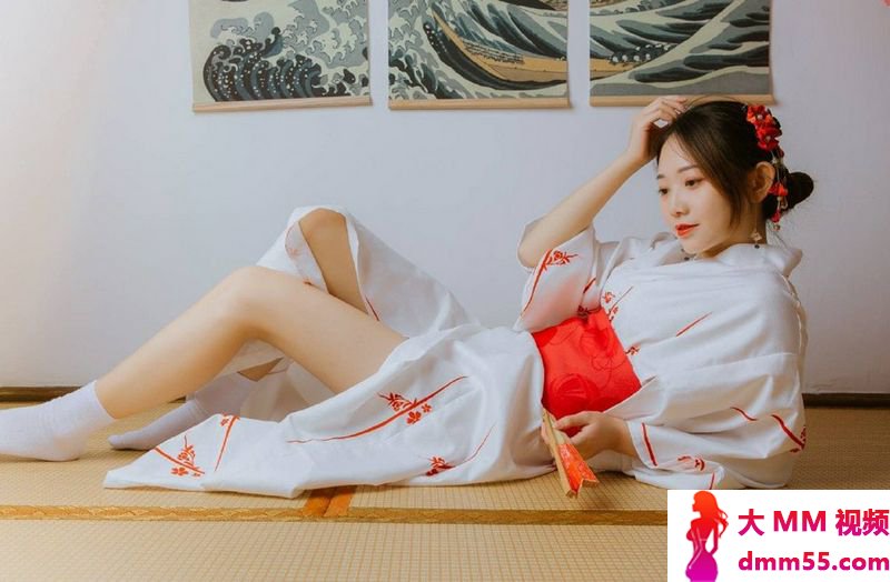 日系美女性感撩人私房写真图