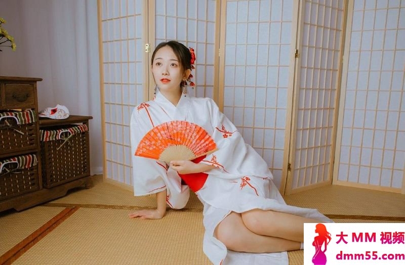 日系美女性感撩人私房写真图