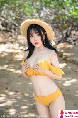 田园风仙子兜豆靓橘黄内衣搭配草帽