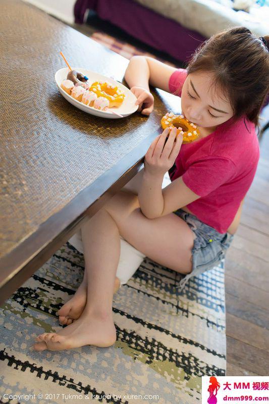 嫩模绵绵最新私房少女与食物系列清爽甜美写真