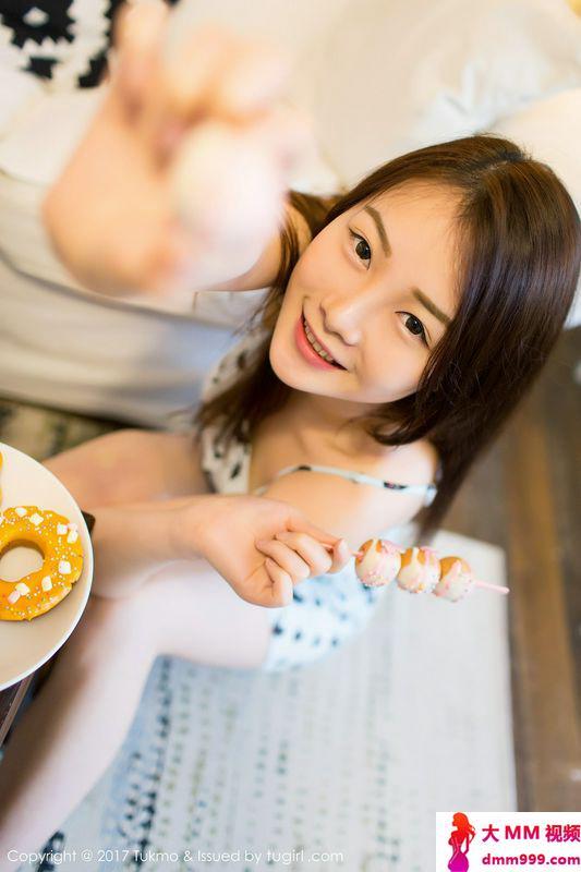 嫩模绵绵最新私房少女与食物系列清爽甜美写真