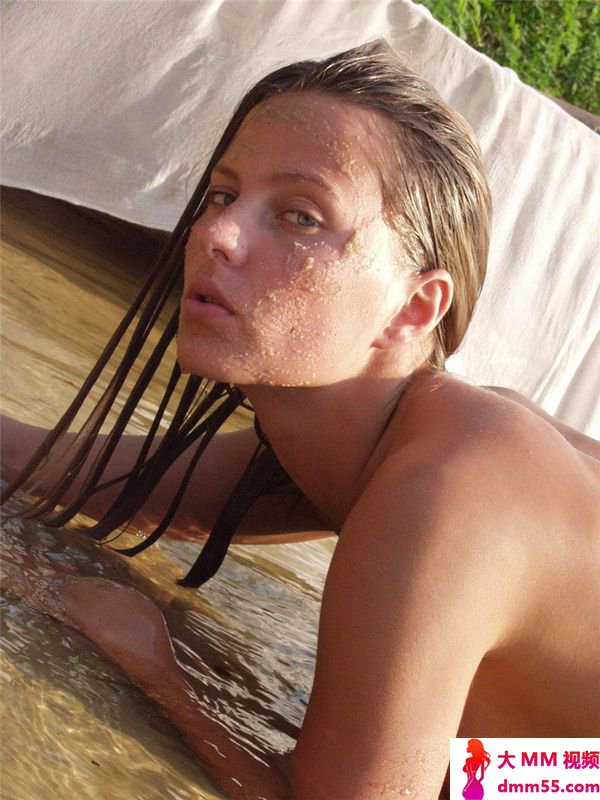 ARCHIVEGirlsSolaris1byNatashaSchon