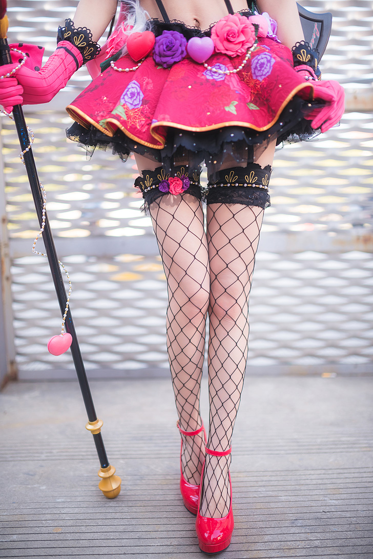 舞娘东条希cos美腿嫩乳写真
