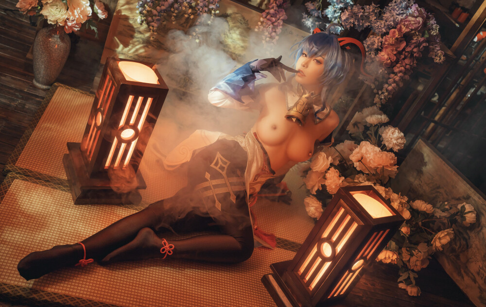 胸大穴嫩的小妞