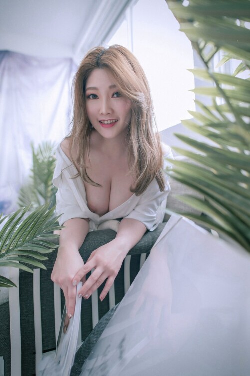 最新众筹购得系列之百货D-Cup的巨乳妹妹柜姐的报恩