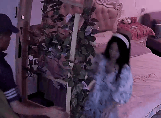 上帝视角真实欣赏数对男女开房激情造爱~等了三天极品妹终于等到你被肏了