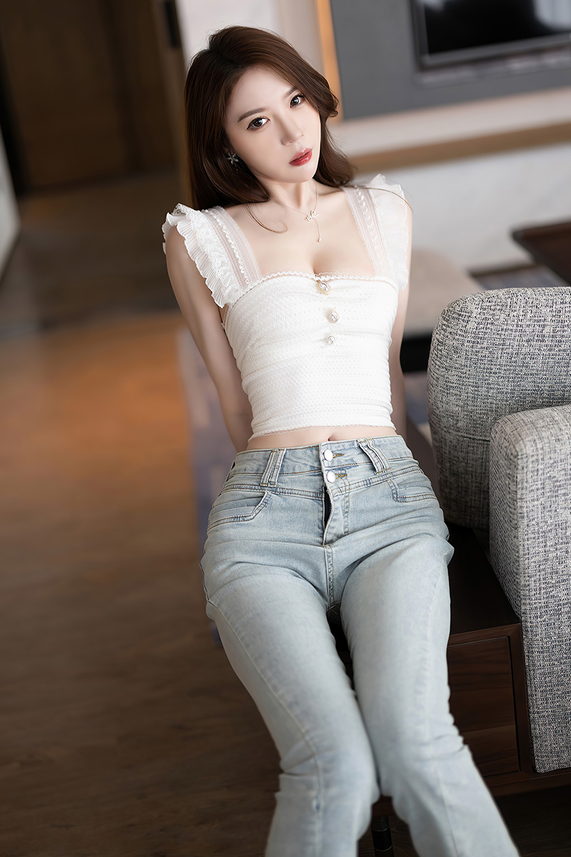 美腿模特梦心月让人不由得为之倾倒