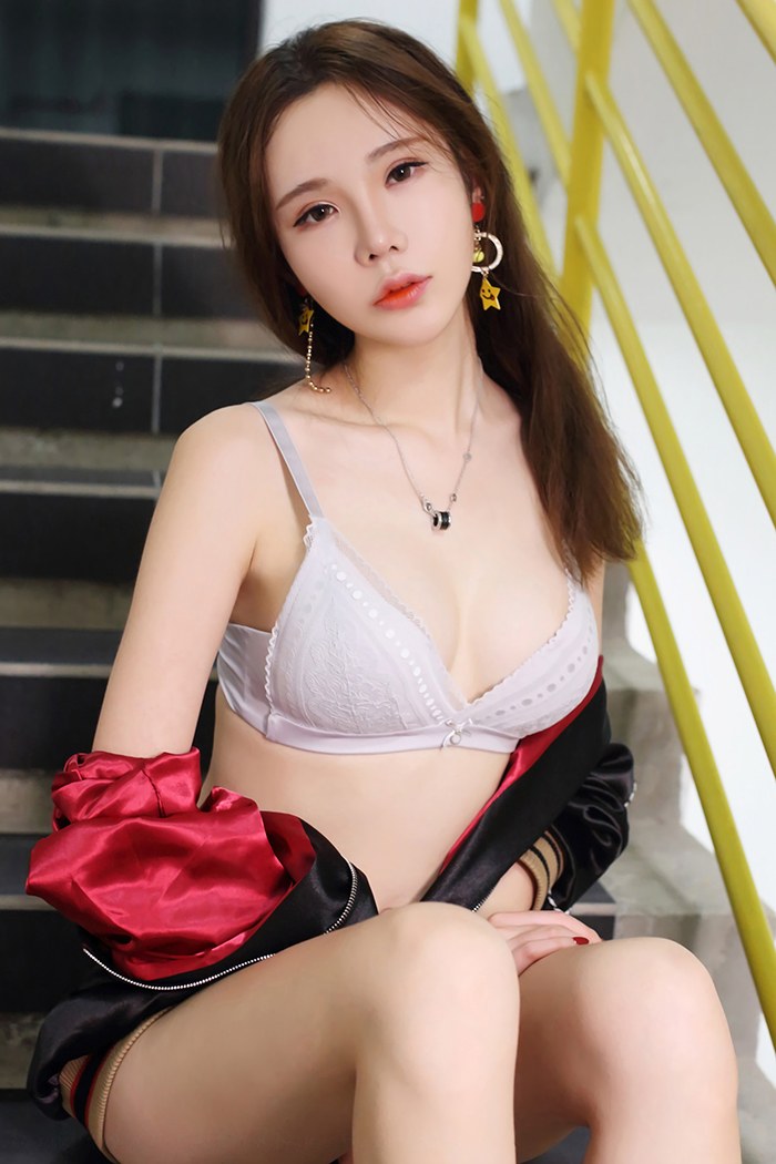 萌琪琪体态妖娆风情万种
