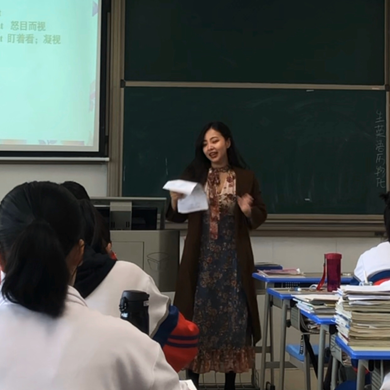 江苏32岁英语女老师畸恋15岁男学生