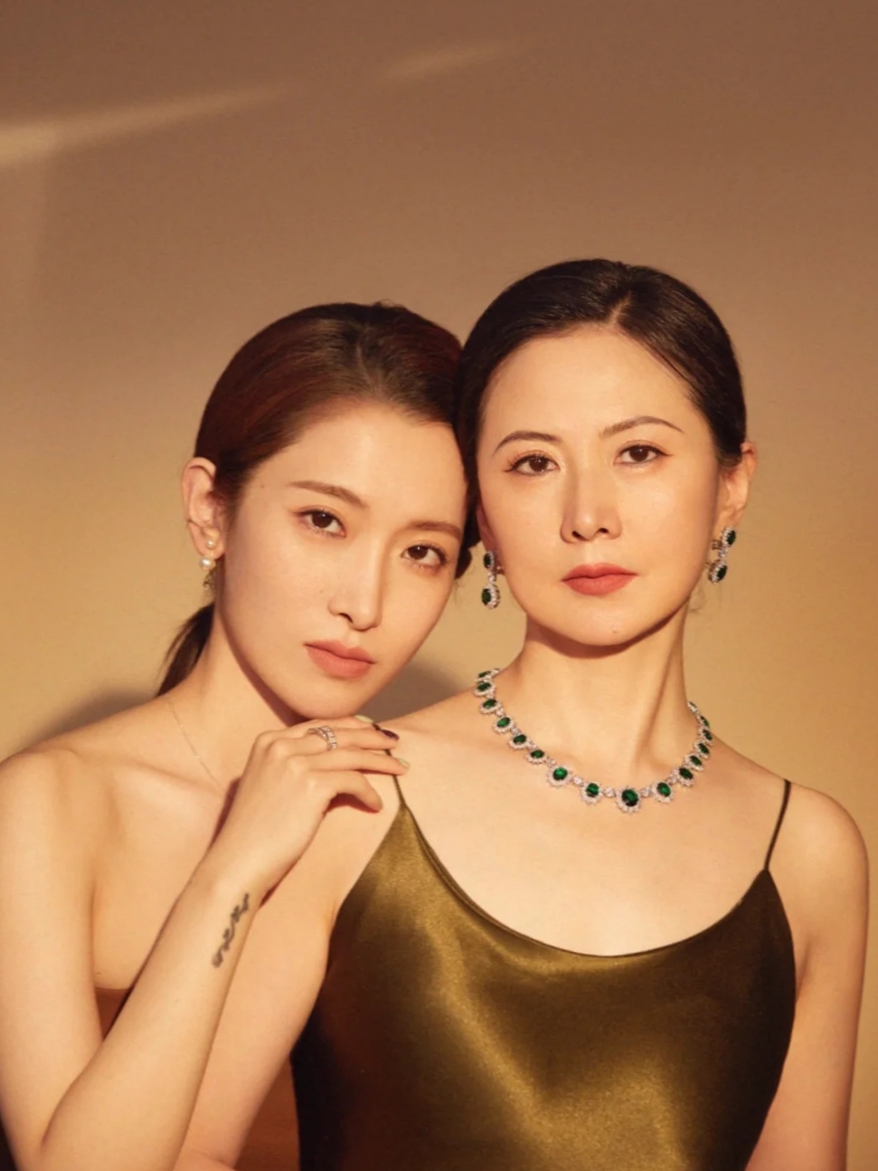有花堪折直须折,有哪个男人能拒绝母女花
