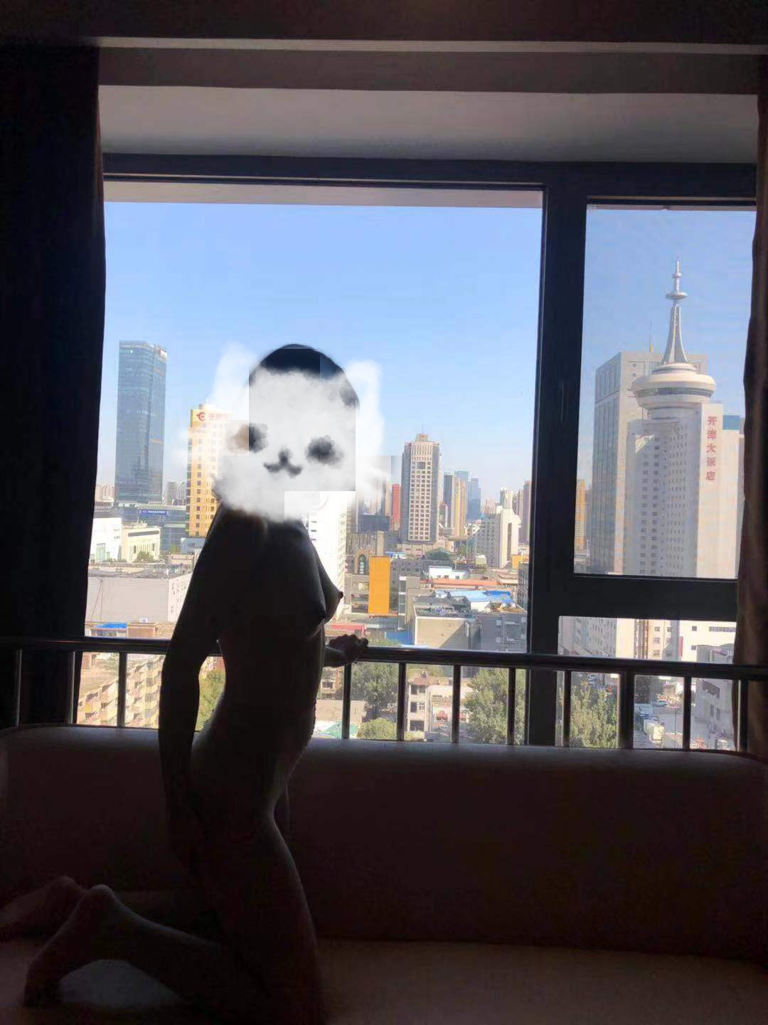 凌晨居然被个00后小姑娘支配,聊天记录新鲜出炉