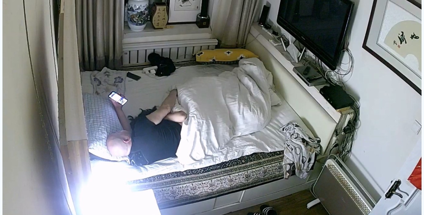 【家庭摄像头】超级父女乱伦  女儿回娘家后续-清晰对话”跟你妈的不一样“