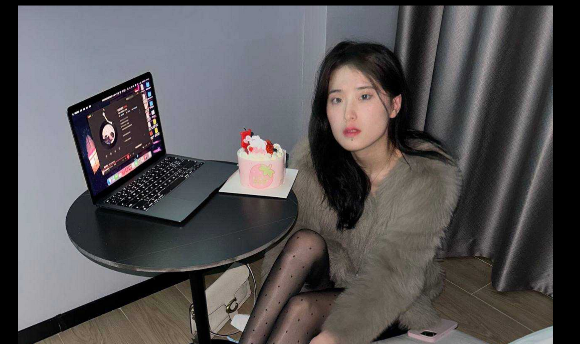 [潜规则]清冷气质高颜值女销售为上位被上司潜规则，口交足交服务周到，心甘情愿成为完美炮架