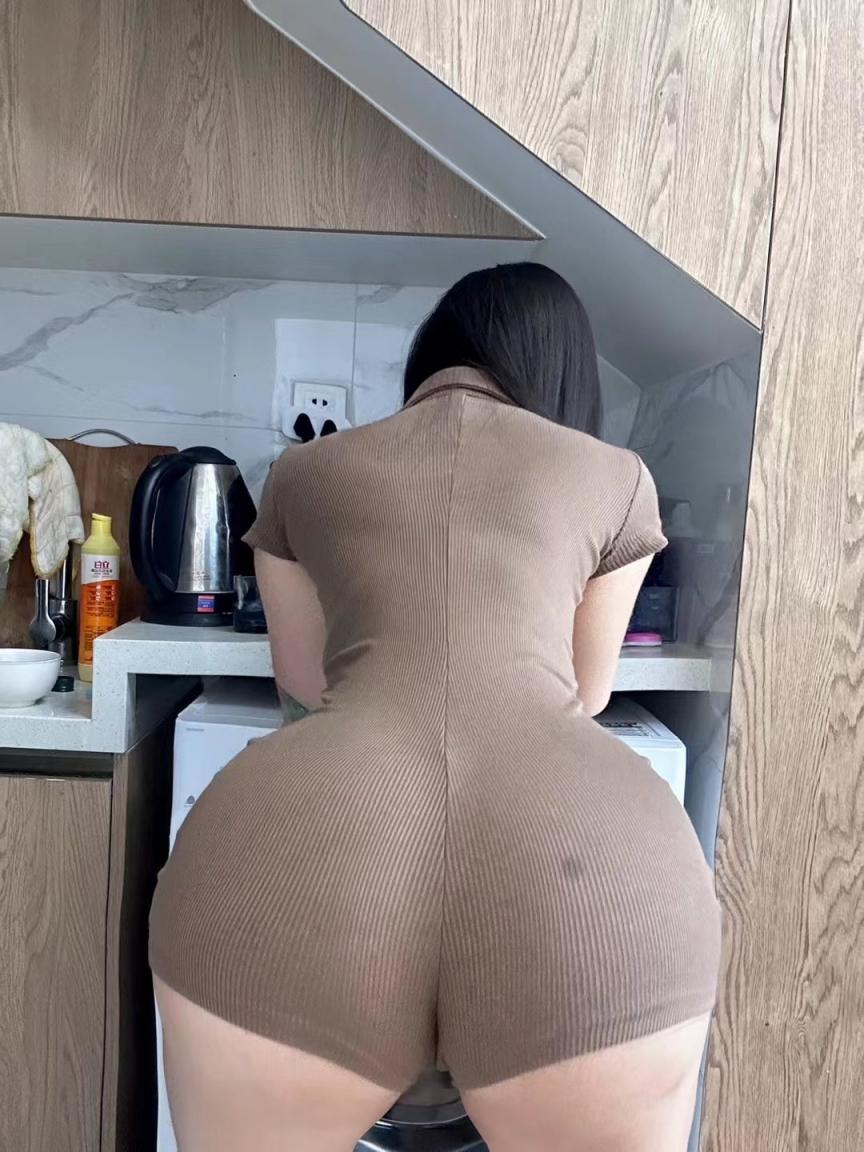 健身房的另一面 健身服 瑜伽裤 健身羞羞两不误 女神完美身材谁不爱 男女搭配 健身不累