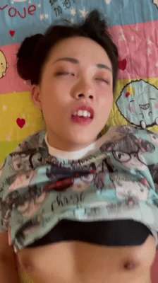 农村土炕操轻熟女人妻，真tm会叫床，叫声诱人，无套狂艹内射，特写怼脸、内射流精画面！