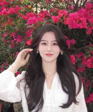 尤物小娇妻被四人轮流操 让老婆画着精致的妆容去接待不同的男人 彻底的展示她淫贱的样子