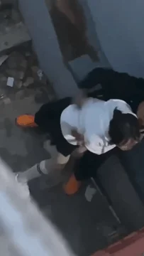 吃瓜！青岛XX技师学院❤️小情侣校园角落脱裤子抠逼被偷拍！