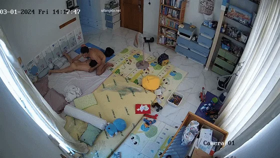 黑客破解家庭摄像头偷拍白天把核子送去上学了夫妻肆无忌惮的做爱