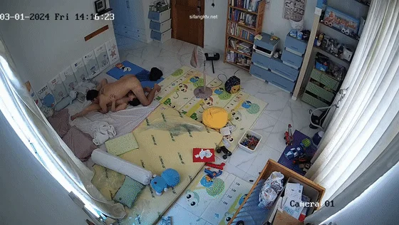 黑客破解家庭摄像头偷拍白天把核子送去上学了夫妻肆无忌惮的做爱