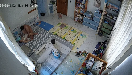 黑客破解家庭摄像头偷拍白天把核子送去上学了夫妻肆无忌惮的做爱