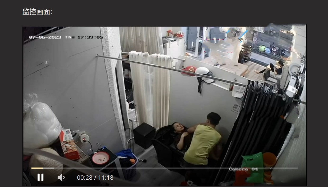 真实监控偷拍！欲姐少妇去发廊洗头 被小鲜肉掐着脖子抠逼舔穴 高潮捂住嘴巴不敢叫出声！