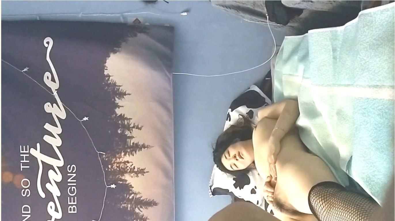 上海极品美女【童婕】与男友露脸无套啪啪自拍，高潮喷水，哭腔呻吟声简直太顶了