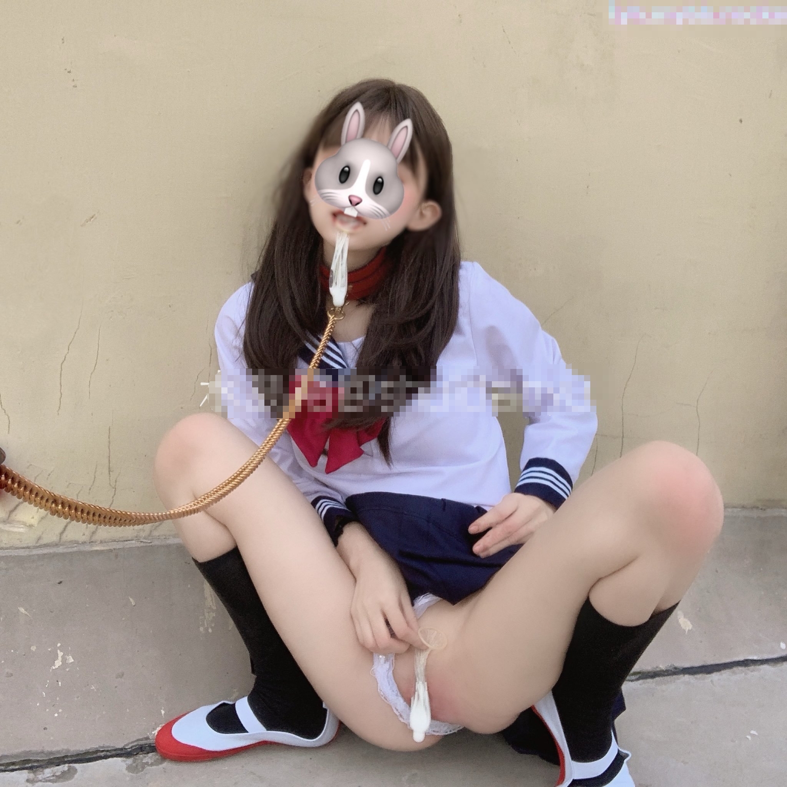 学校走廊里被后入 爸爸摸舒服还是自己摸舒服?