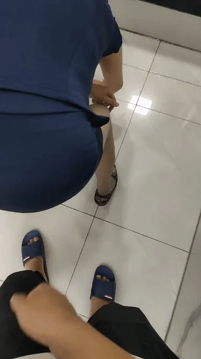 剧情调戏制服保洁，黑丝美腿大奶，来一炮释放释放，撩的少妇好想要，迫不及待来一发，后入肥臀