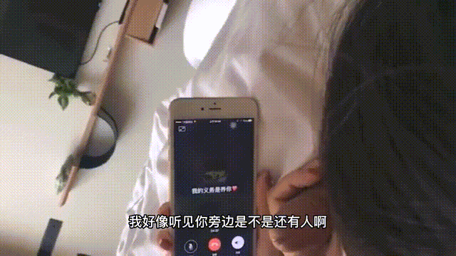 ❤️通话中强忍着不叫出来❤️玩的就是一个紧张刺激 女神口口声声说爱你 嘴里却含着别人的鸡