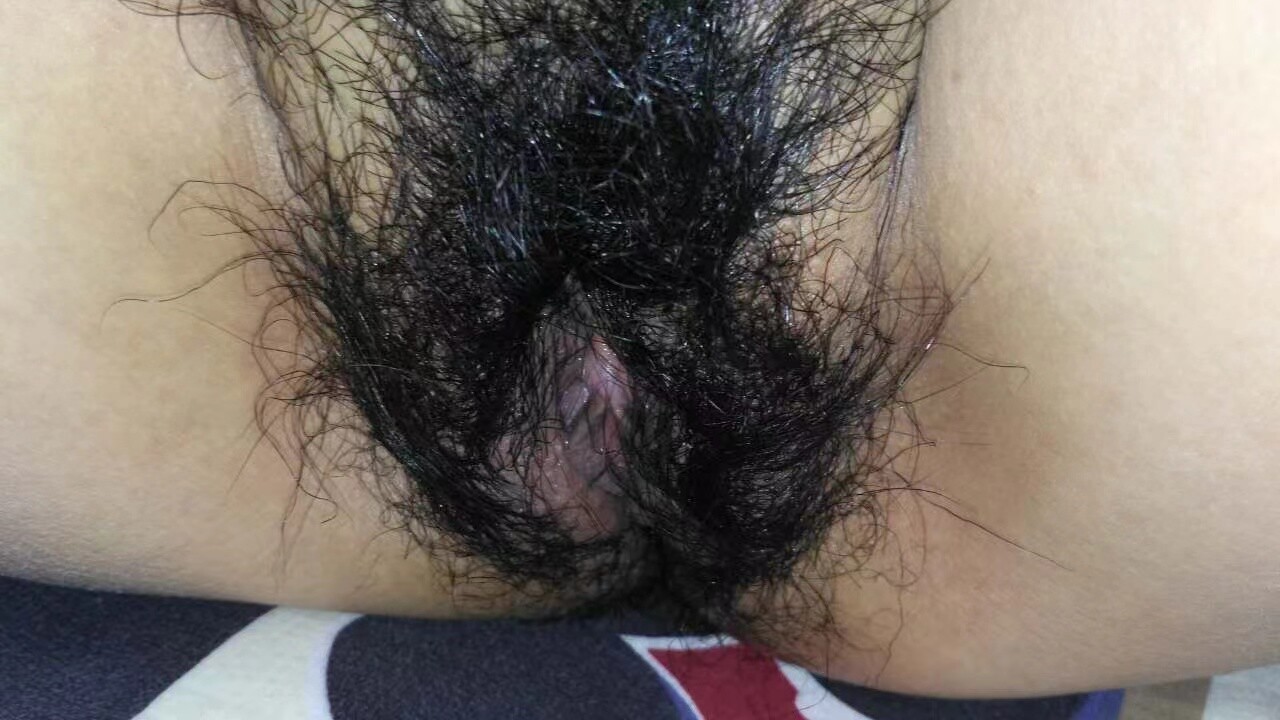 那些单身的夜里,还好有你阴毛浓密骚味十足的黑逼