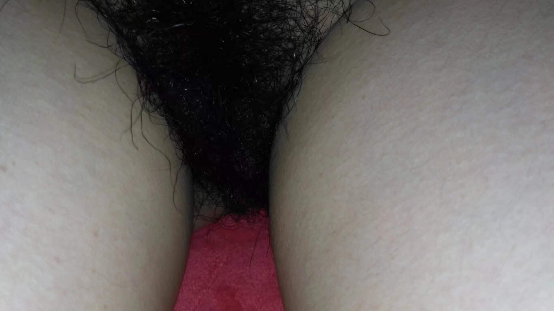 那些单身的夜里,还好有你阴毛浓密骚味十足的黑逼