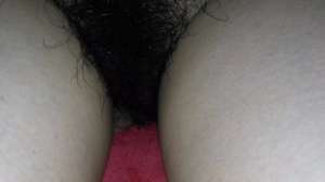 那些单身的夜里，还好有你阴毛浓密骚味十足的黑逼