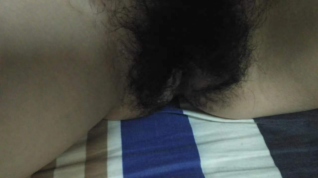 那些单身的夜里,还好有你阴毛浓密骚味十足的黑逼